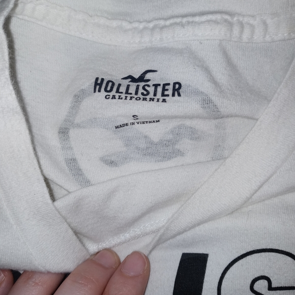 Hollister t shirt - Picture 2 of 2